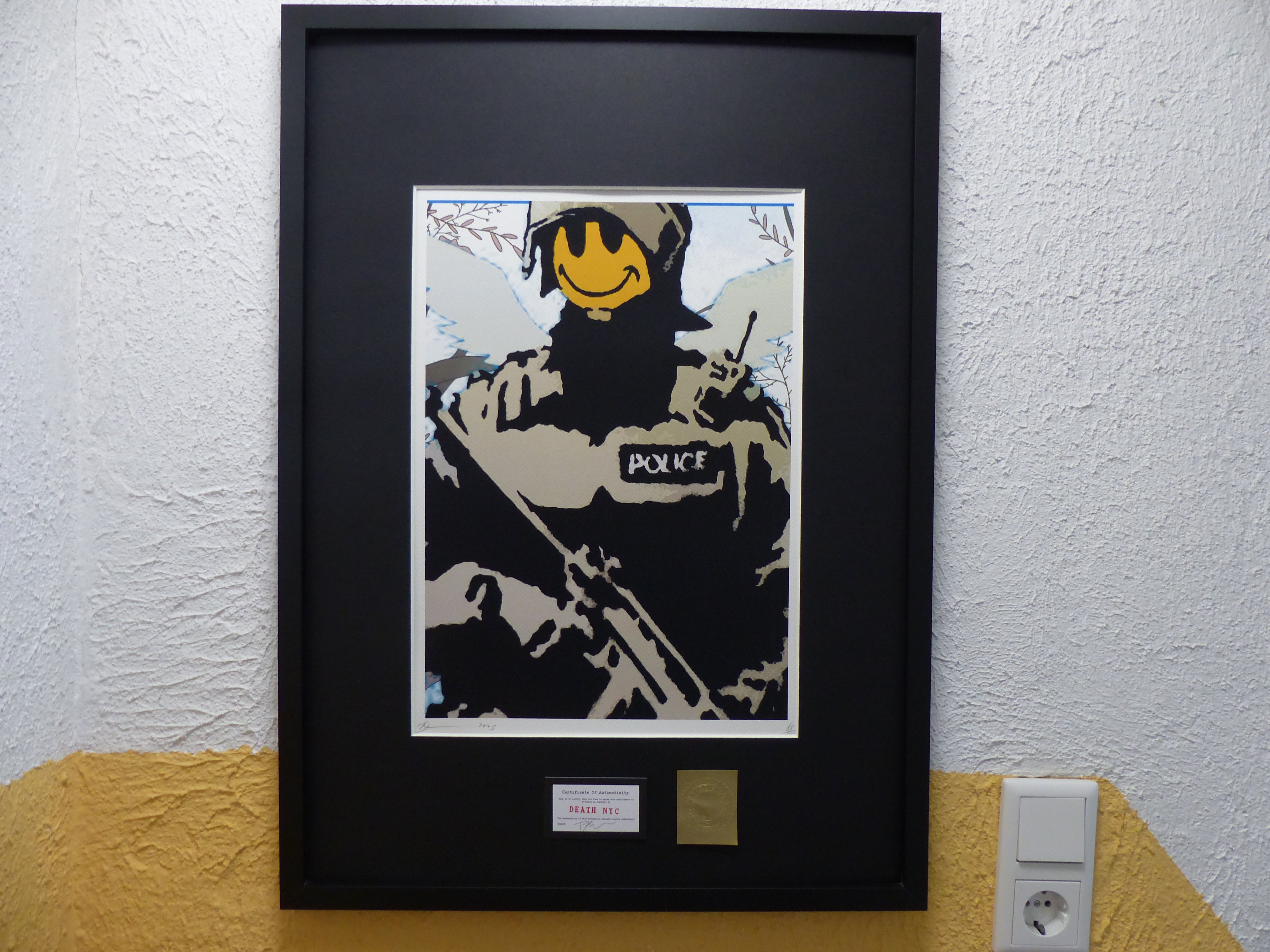 DEATH NYC fertig gerahmte Lithografie ltd. Edit of 120 "Banksy Police" 3D Siegel u COA