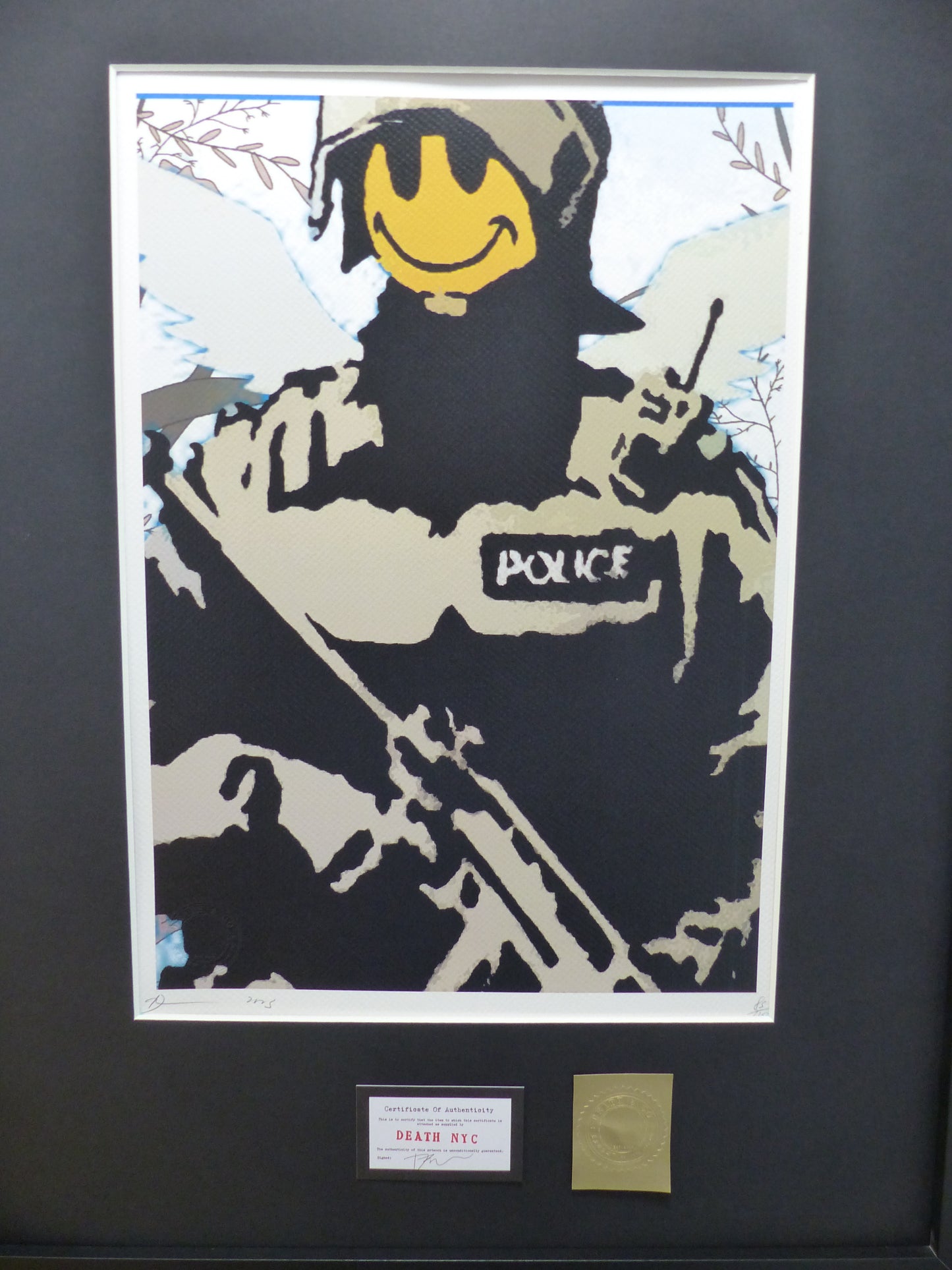 DEATH NYC fertig gerahmte Lithografie ltd. Edit of 120 "Banksy Police" 3D Siegel u COA
