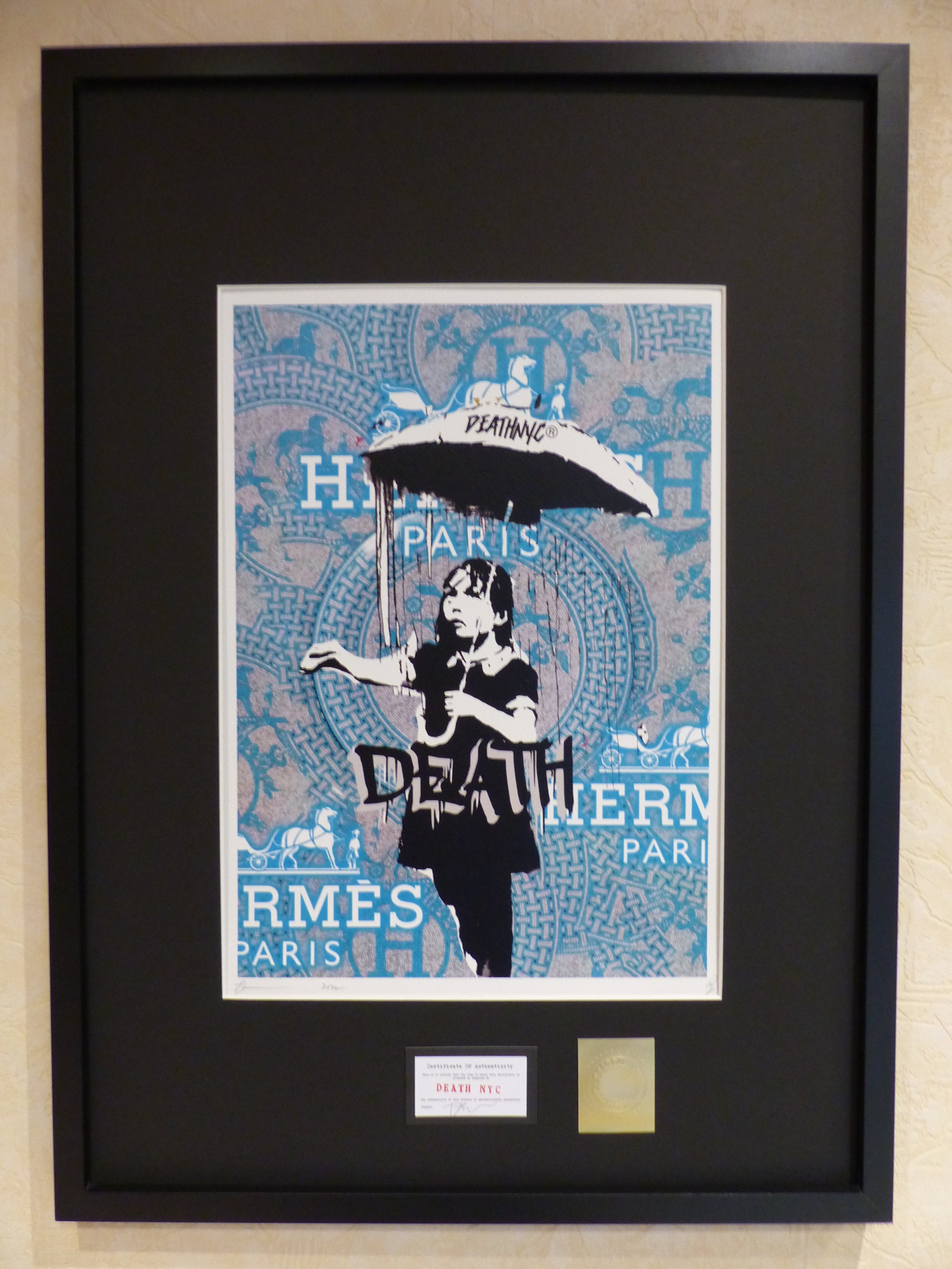 DEATH NYC fertig gerahmte Lithografie ltd. Edit of 100 "Umbrella Girl Banksy" 3D Siegel COA