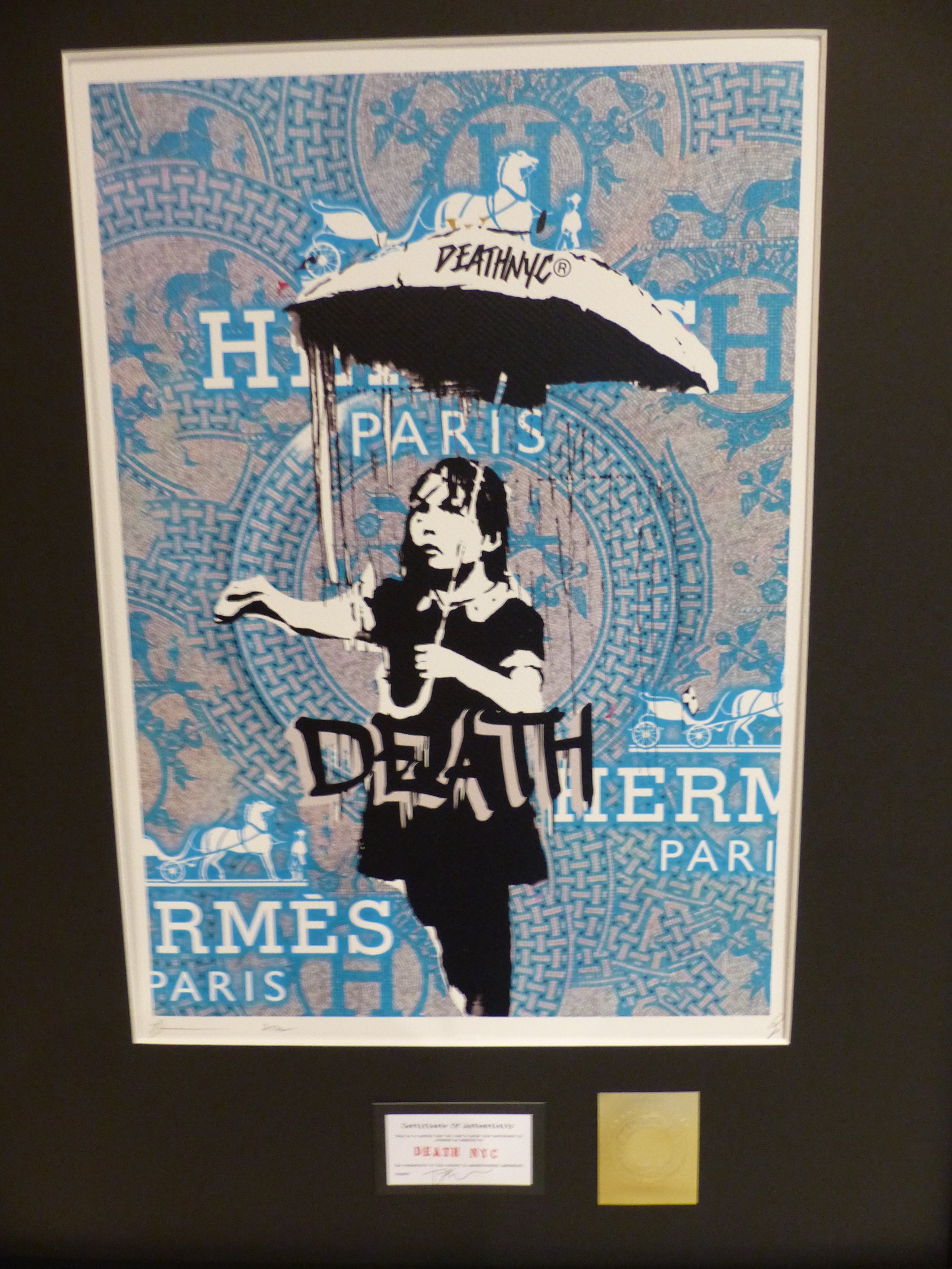 DEATH NYC fertig gerahmte Lithografie ltd. Edit of 100 "Umbrella Girl Banksy" 3D Siegel COA