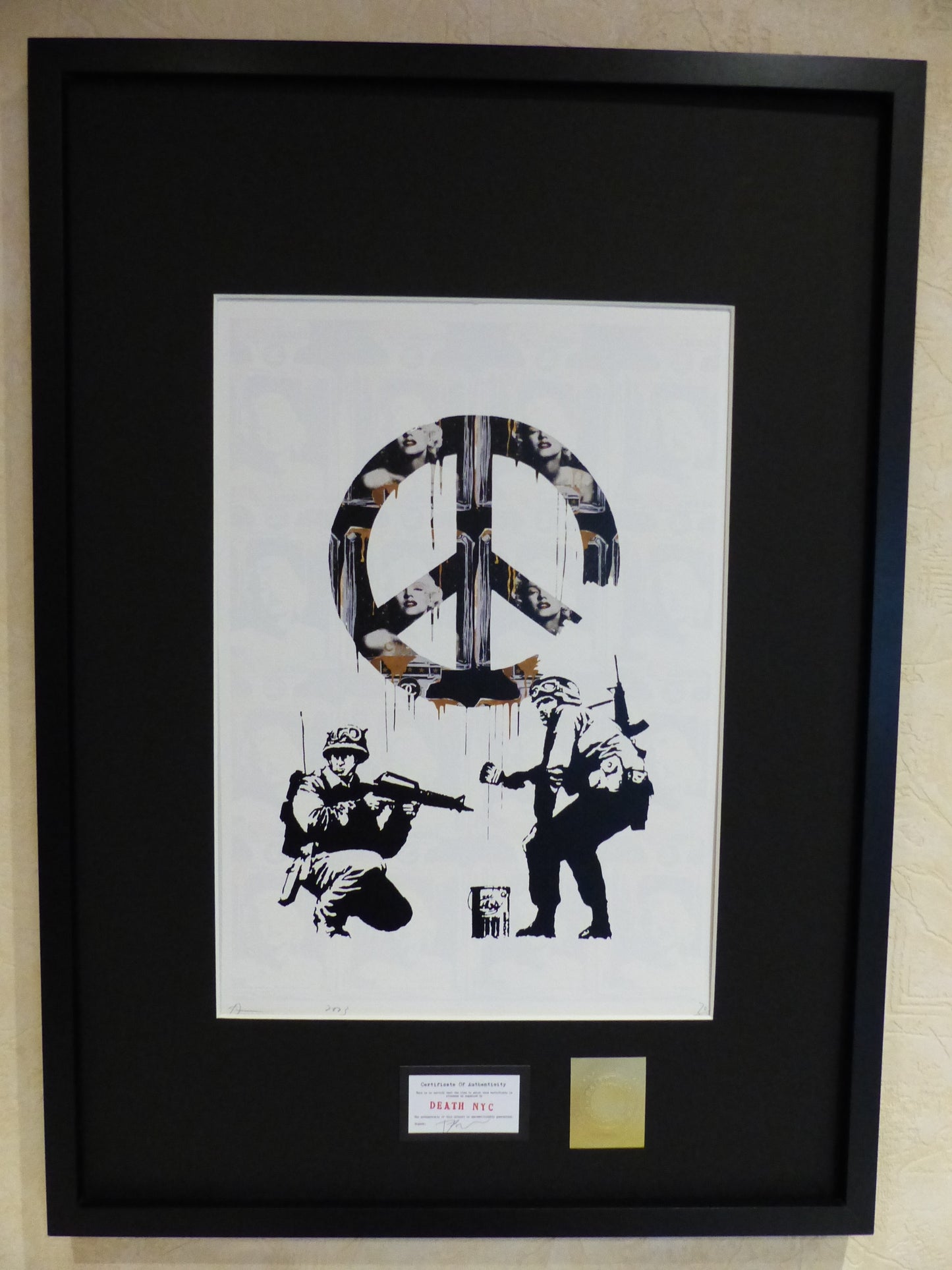 DEATH NYC fertig gerahmte Lithografie ltd.Edition "Peace Soldier Banksy II" 3D Siegel und COA