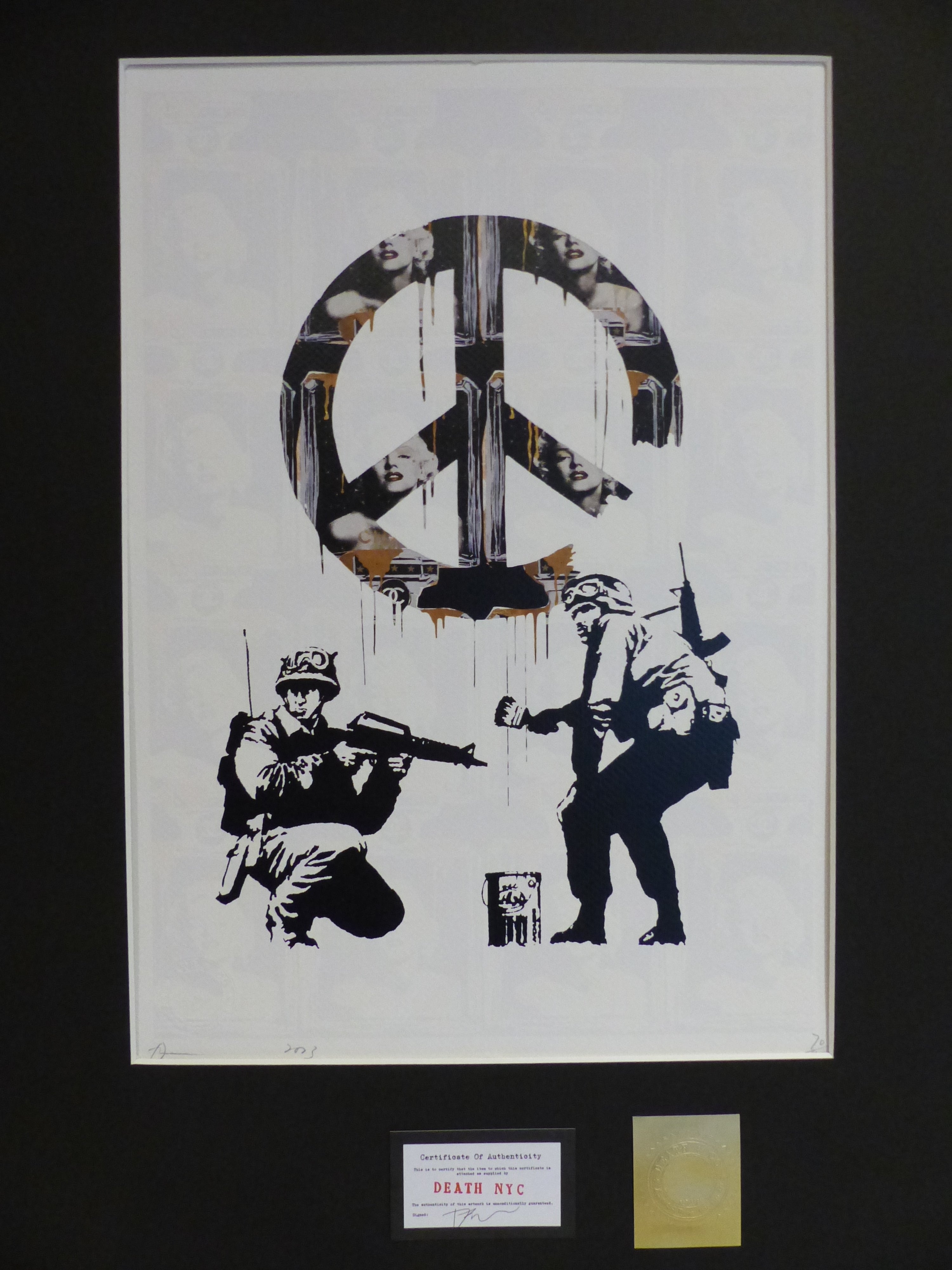 DEATH NYC fertig gerahmte Lithografie ltd.Edition "Peace Soldier Banksy II" 3D Siegel und COA