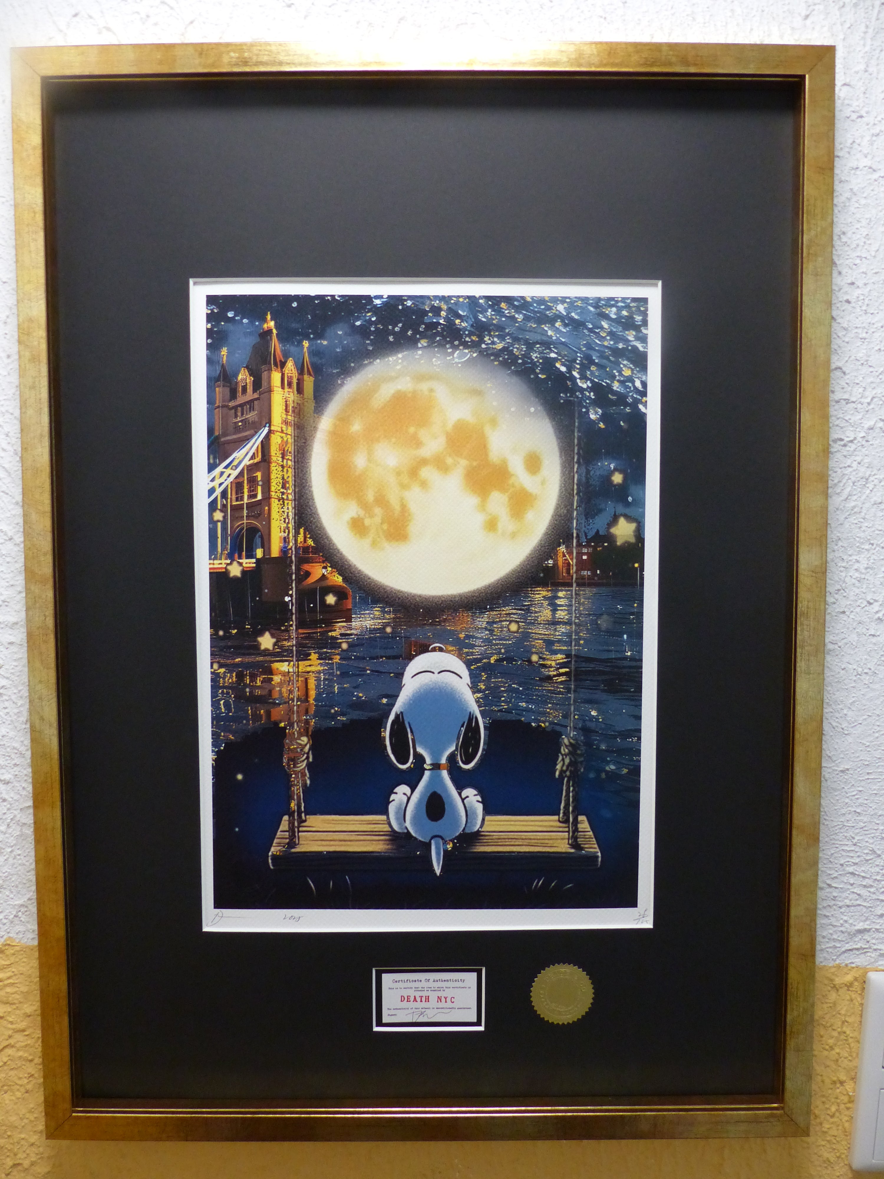 DEATH NYC gerahmte Lithografie ltd edit of 120 "Snoopy in the Moon by the Tower Bridge" 3D Siegel COA Zertifikat